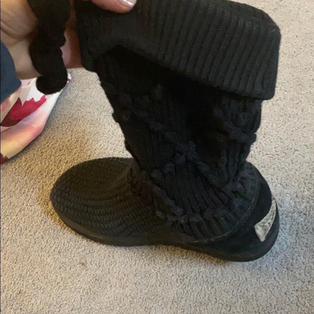 Used black knit Ugg’s